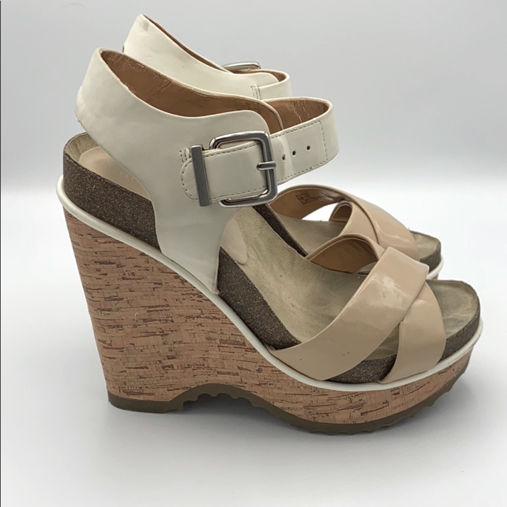 BCBGeneration Women's Chessa Wedge Mojave Size 6